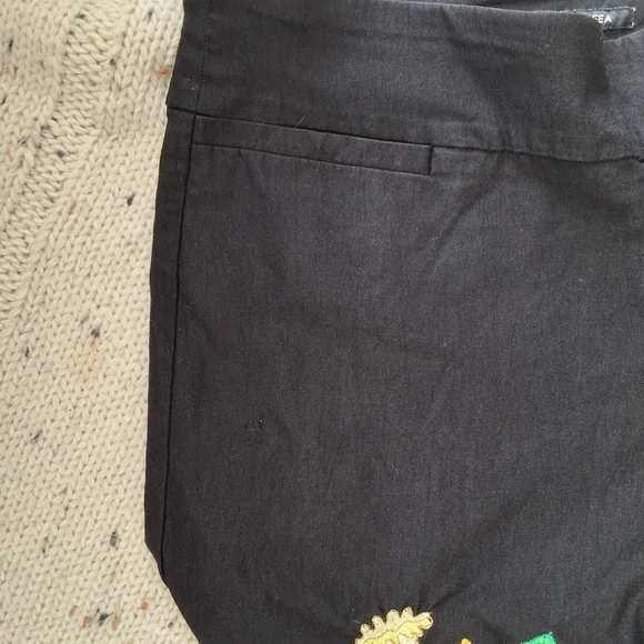 Black Leggins with Floral Embroidery - Picture 9 of 12